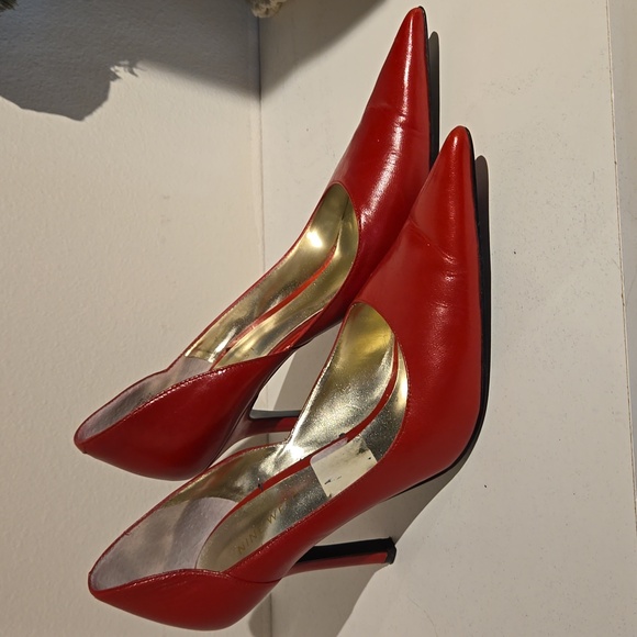 Pumps - Picture 1 of 6